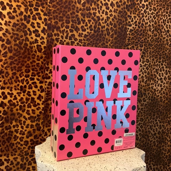 VS Pink - Picture 4 of 10